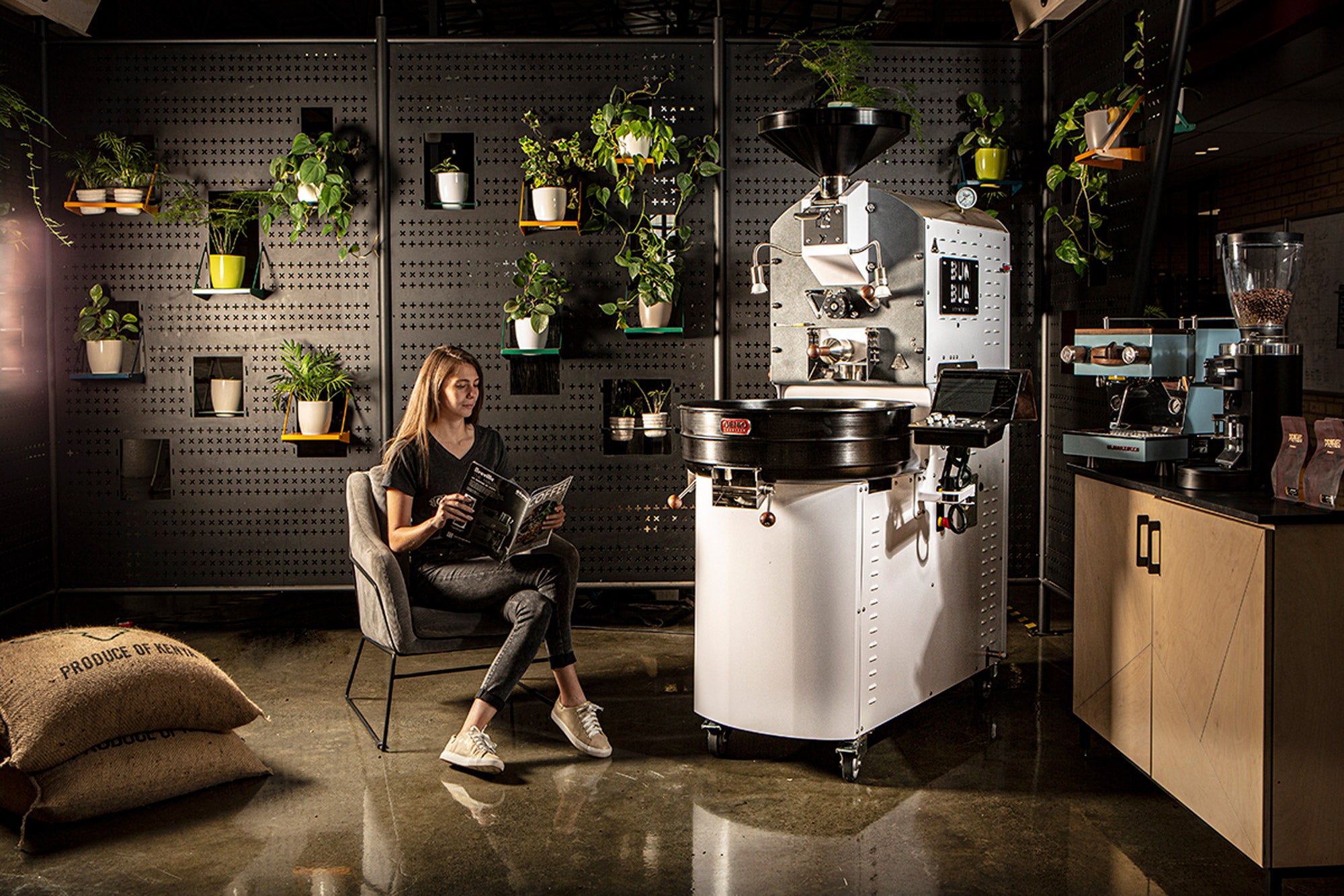 Commercial coffee outlet roaster